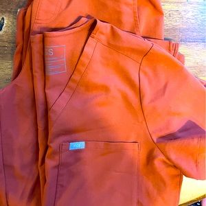 Rare figs clay colored scrubs!!!!! Run and buyyyy!